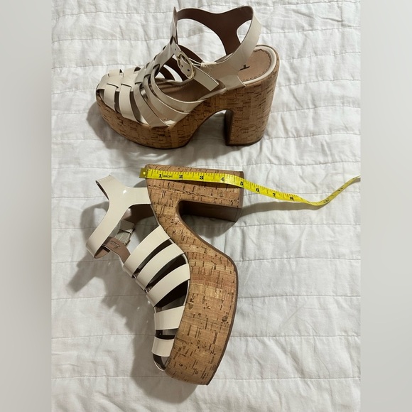 Elegant Cream Wedge Sandals - Picture 3 of 5